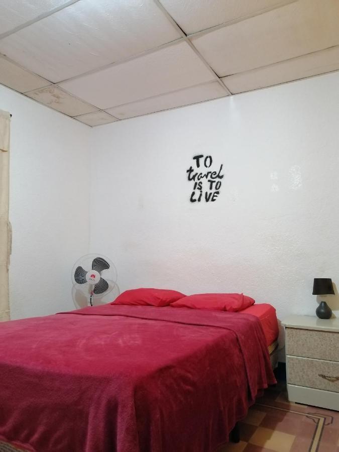 4 Grados Hostel Guatemala City Екстер'єр фото