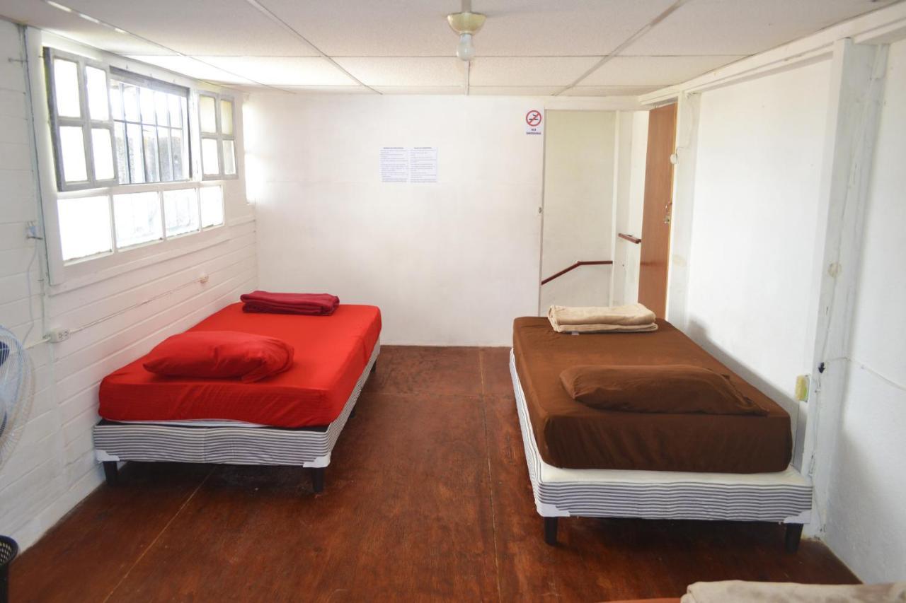 4 Grados Hostel Guatemala City Екстер'єр фото