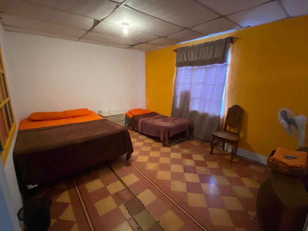 4 Grados Hostel Guatemala City Екстер'єр фото